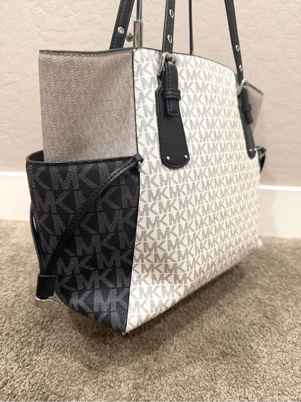 Michael Kors Voyager Large Signature Logo Color Block Tote Bag Ivory Gray Black
